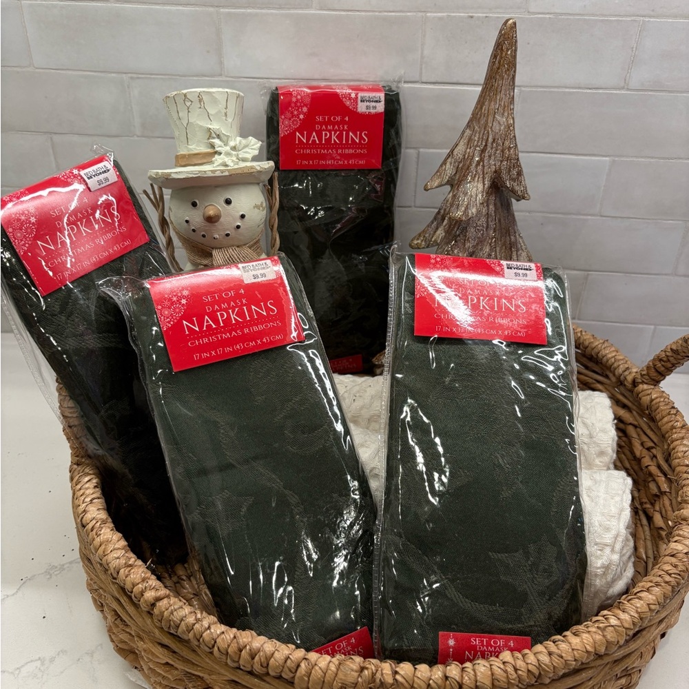 Bed Bath & Beyond Dark Green Christmas Napkins Set